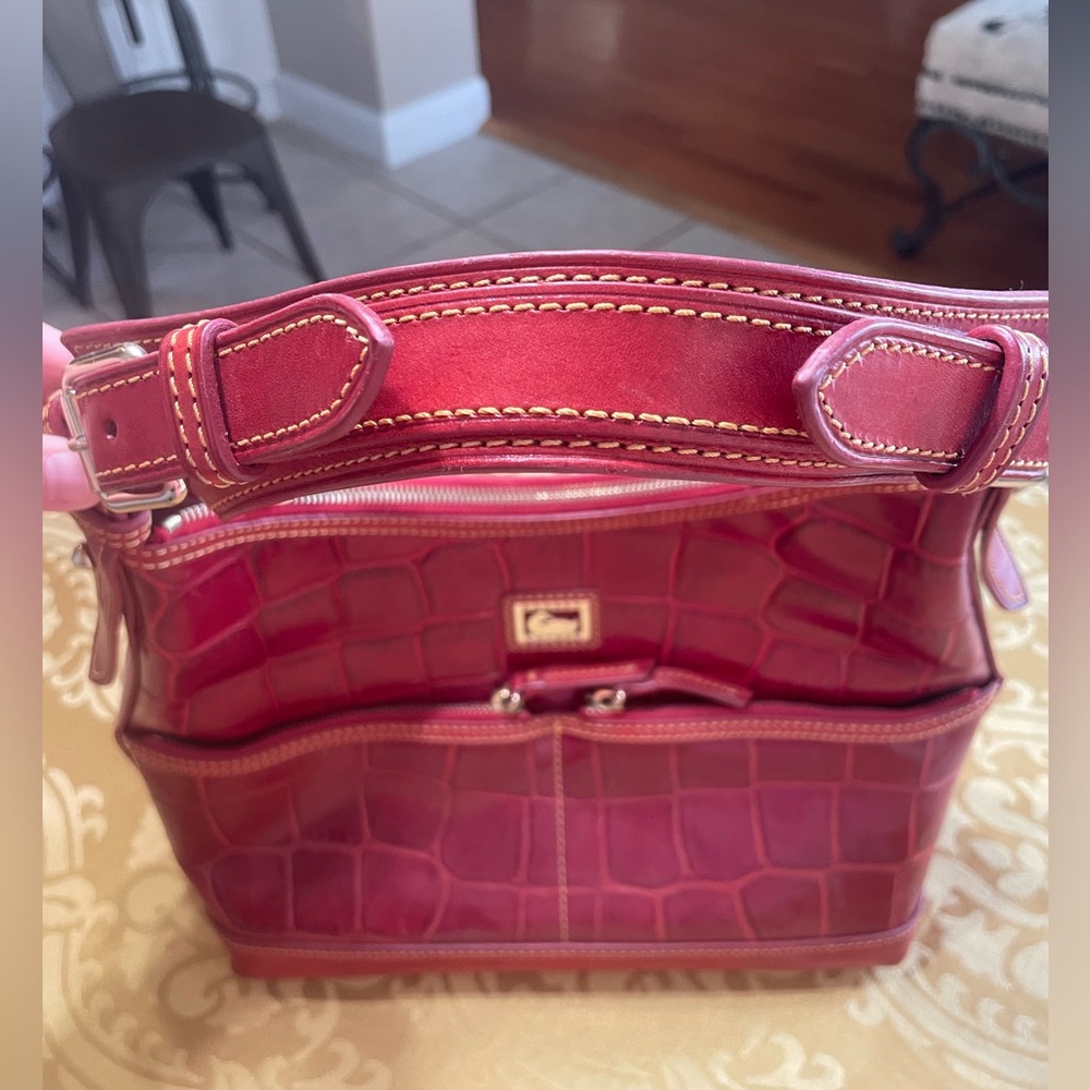 Red croc dooney and Burke zipper shoulder bag - Picture 8 of 9